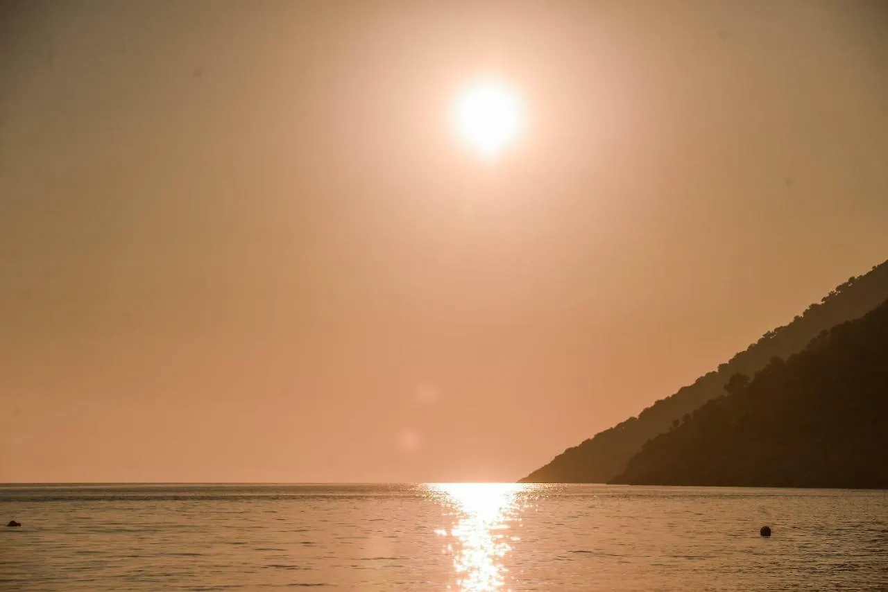 منتجع فندق Green Coast بالاسي ألبانيا